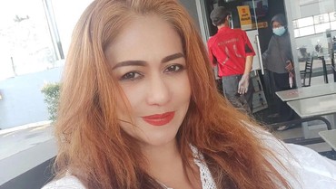 img-title Dulu Tolak Beasiswa Kuliah, Kini Bintang 'Warkop DKI' Jualan Baju Bekas di Jalan