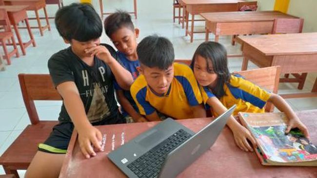 Aka va opa yotoqda jinsiy aloqada Oriq mushukcha