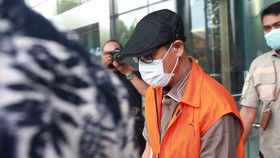 Hakim Agung Gazalba Jalani Sidang Perdana Kasus Gratifikasi & TPPU