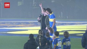 VIDEO: Riuh Perkenalan Cavani di Depan 30 Ribu Fans Boca Juniors