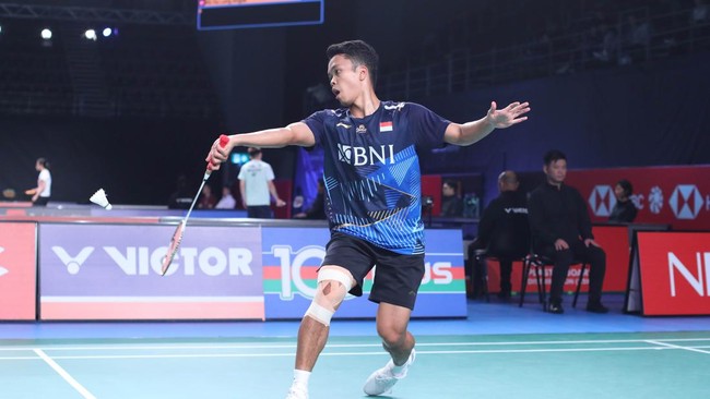 Anthony Sinisuka Ginting gagal ke final Hong Kong Open 2023 usai kalah dari Kenta Nishimoto di Hong Kong Coliseum, Sabtu (16/9).