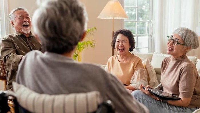 Bergabung dengan komunitas adalah salah satu rahasia panjang umur orang Monako (panjang umur/Foto: freepik.com/ Lifestylememory)