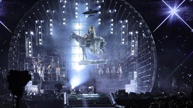 Beyonce Pakai Bodysuit Kuda Custom Made Alexander McQueen