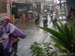 Usai Dilanda Cuaca Terik, Hujan tetiba Guyur Kota Malang