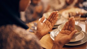 Niat dan Doa Buka Puasa Asyura, Lengkap dengan Tata Caranya