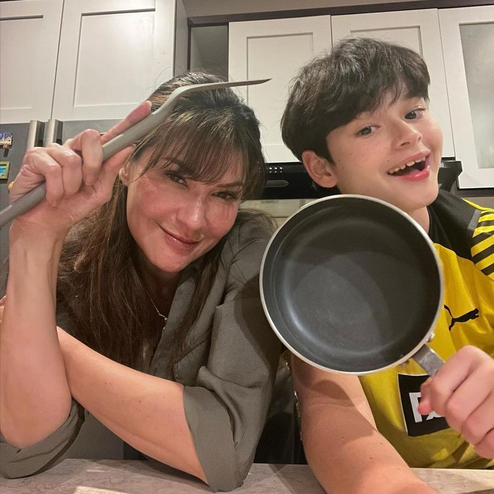 <p>Dalam unggahan tersebut, Tamara menyebut bahwa anak laki-lakinya perlu diajari untuk memasuk. "Sebagai Ibu yg doyan masak, tentunya aku juga mengajarkan anakku utk belajar masak," tuturnya. (Foto: Instagram @tamarableszynskiofficial)<br /><br /><br /></p>