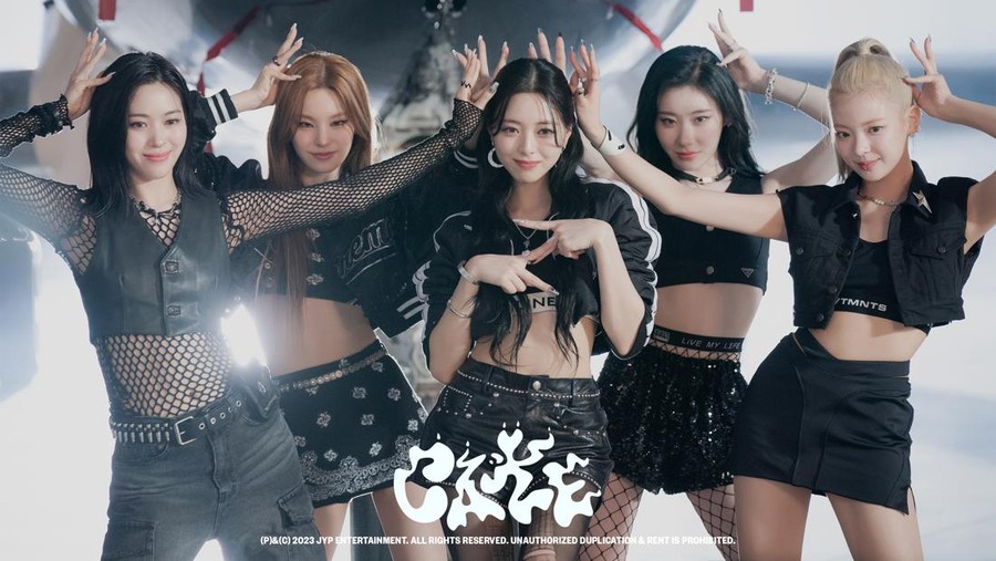 Lirik Lagu Terjemahan Cake - ITZY