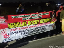 Digeruduk Massa, Rocky Gerung Batal Jadi Pembicara Diskusi di Sleman