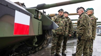 Takut Serbuan Belarus dan Wagner, Negara NATO Kerahkan Seribu Tentara Salah satu negara anggota NATO mengerahkan pasukan ke perbatasan lantaran cemas ancaman serbuan Belarus hingga tentara Wagner Group Rusia.
