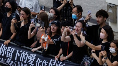 FOTO: Derai Air Mata Iringi Pemakaman Coco Lee di Hong Kong