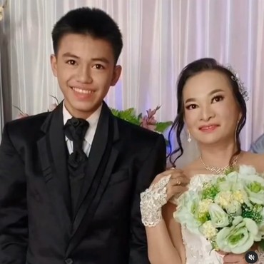 Viral Seorang Wanita Menikah dengan Anak Sahabat Sendiri, Terpaut Usia 25 Tahun