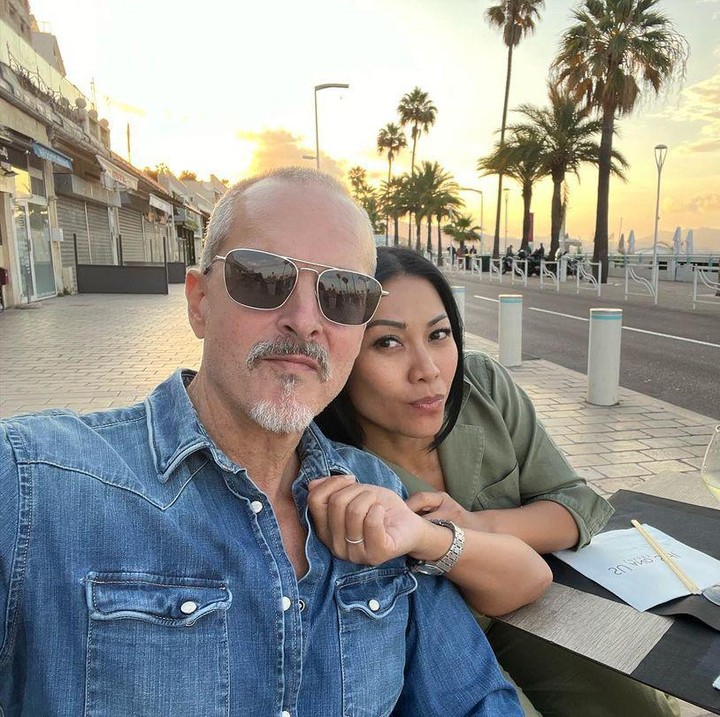 <p>Anggun C Sasmi menikah dengan Christian Kretschmar pada tahun 2018, Bunda. Keduanya pun memutuskan untuk tinggal di pedesaan Prancis. (Foto: Instagram: @anggun_cipta)</p>