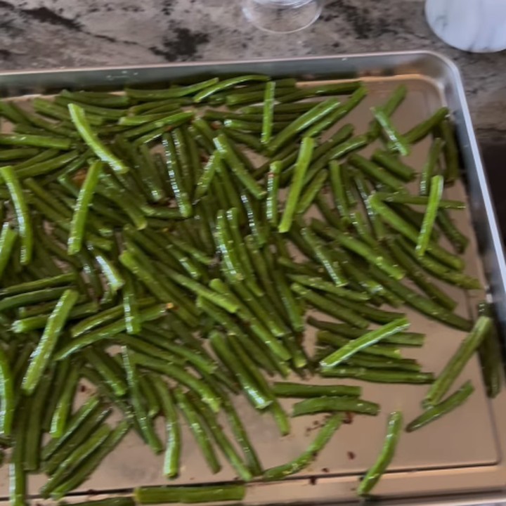<p>Ada sebuah unggahan akun Instagram-nya, Anggun memperlihatkan bagaimana kehidupannya di rumah pedesaan Prancis. Mulai dari memasak makan malam hingga mensyukuri apa yang terjadi dalam seharian penuh. (Foto: Instagram: @anggun_cipta)</p>