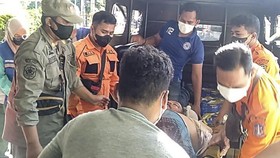 Pria Obesitas 200 Kg di Surabaya Dilarikan ke RS Usai Tak Sadar Diri