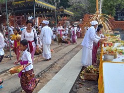Pura Agung Jagatnatha Direnovasi, Sembahyang Galungan Digelar Bergilir