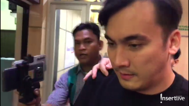 Tangan Diperban, Rendy Kjaernett Hadiri Sidang Cerai Usai Kecelakaan