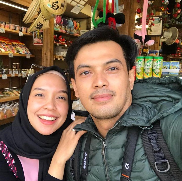 <p>Postingan annoversary pernikahan tersebut lantas mendapatkan banyak reaksi dari netizen. Melalui kolom komentar keduanya mendapat doa baik. "<em>Happy wedding</em> pa temmy rahadi dan istri semoga sakinah mawadah warahmah amin," ujar salah satu netizen. (Foto: Instagram @temmyrahadi99)<br /><br /><br /></p>