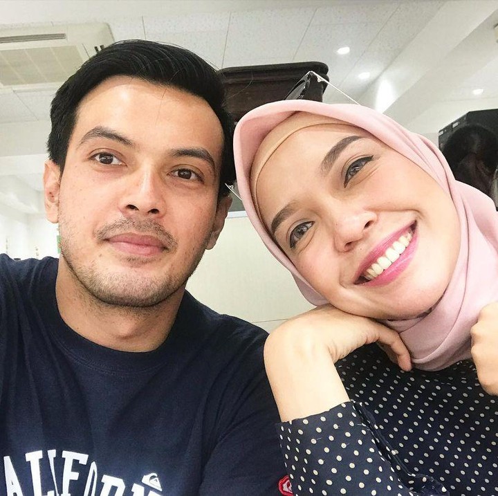 <p>Romantis ya, Bunda? Kita doakan semoga pernikahan pasangan ini panjang umur, bahagia, dan selalu dilimpahi keberkahan, ya. (Foto: Instagram @temmyrahadi99)</p>