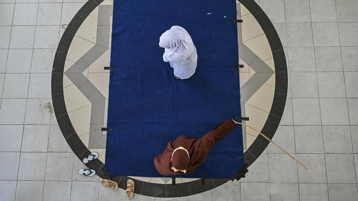 Pasangan di Aceh Kena Hukum Cambuk Buntut Asusila saat Live TikTok