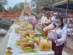 Kalender Bali 5 Mei 2025: Baik untuk Upacara Dewa Yadnya