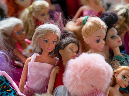 3 Kolektor Boneka Barbie Paling Banyak di Dunia, Salah Satunya Laki-laki