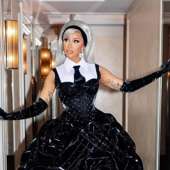 Viral di Medsos! Cardi B Live Sambil Putar Lagu Anak 'Pok Ame Ame' dan 'Cit Cit Cuit'