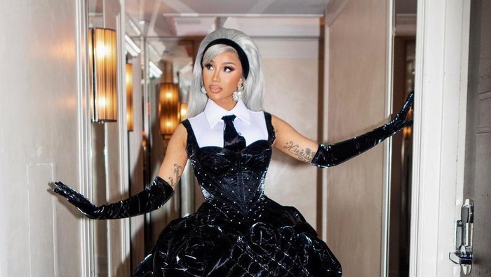 Viral di Medsos! Cardi B Live Sambil Putar Lagu Anak 'Pok Ame Ame' dan 'Cit Cit Cuit'