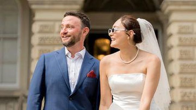 Dewi Rezer’s Joyful Marriage: Actress Marries Ethan Alarmk After 6 Years of Dating