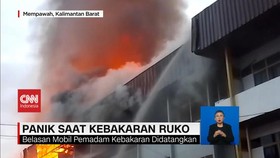 VIDEO: Gudang Toko Mainan Terbakar, Panik Saat Kebakaran Ruko