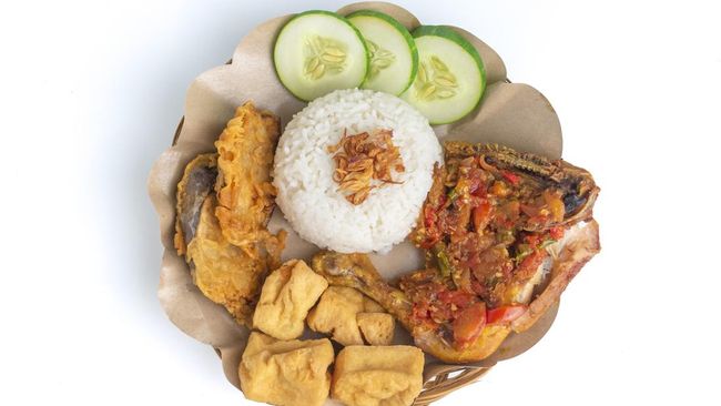 Ayam penyet masuk ke dalam 10 besar menu ayam terenak di dunia versi Taste Atlas. Jika ingin membuat ayam penyet di rumah, simak resepnya berikut ini.
