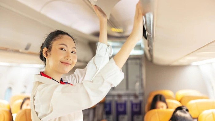 Bel panggilan yang berlebihan dalam penerbangan dapat menunda respons kru dalam menangani penumpang yang memang menggunakan bel panggilan untuk keadaan darurat medis yang membutuhkan bantuan segera.