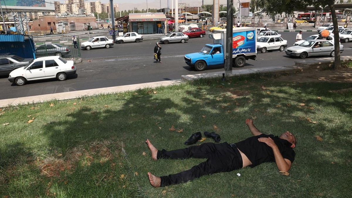 FOTO: Iran Umumkan 2 Hari Libur Nasional Gegara Panas Ekstrem