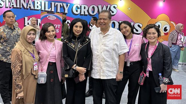 Pameran kecantikan Jakarta X Beauty (JXB) 2023 resmi dibuka, Kamis (3/8) di JCC Senayan, Jakarta. Menparekraf Sandiaga Uno membuka JXB dengan sebuah pantun