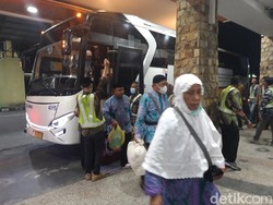 Kloter Sapu Jagad Jemaah Haji Tiba di Embarkasi Solo, Angkut 297 Orang