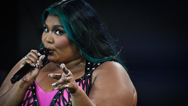 Lizzo membantah tuduhan pelecehan seksual dan intimidasi yang dituntut oleh mantan penarinya, serta meminta gugatan dibatalkan.
