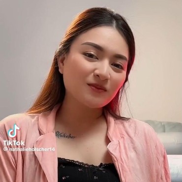 Tampil Seksi, 7 Potret Nathalie Holscher Pamer Tato yang Dihapus demi Sule