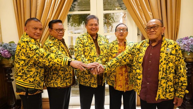 Pesan untuk menjaga soliditas dan target kemenangan Golkar itu disampaikan oleh Aburizal Bakrie, Akbar Tandjung, dan Agung Laksono kepada Airlangga Hartarto.