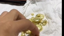 Viral Video Detik-Detik Penambang Emas Lakukan Penggalian di Lubang Tikus