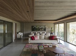 Benar Nggak Sih Plafon Tinggi Bikin Rumah Adem?