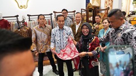 Batik Nasabah PNM Tarik Perhatian Jokowi di GBN 2023