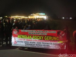 Gelombang Penolakan Rocky Gerung Jadi Pembicara