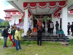 Warga 3 Hari Segel Kantor KPU Tambrauw gegara Komisioner Tiba-tiba Diganti