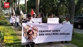 VIDEO: Aksi Desak Tangkap Rocky Gerung