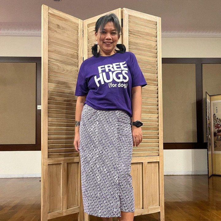 <p>Kini, Tika pun semakin terlihat langsing setelah rutin menjalani kebiasaan sehatnya itu. Bahkan, tak sedikit netizen yang salah fokus dengan tubuh ideal wanita 52 tahun ini. "Makin mudaan mbak pas udah kurus,sehat n sukses selalu yah mbak," tulis akun <em>@greatasou****.</em> "Rahasia jd langsing dong," tulis akun <em>@khamila****.</em> (Foto: Instagram@botikapanggabean)</p>
