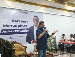 Anies Baswedan Resmikan Kafe Pedjuang Tempat Relawan di Bandung