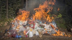 Kalau Tetangga Bakar Sampah, Lakukan Ini Biar Asap Tak Bikin Sesak