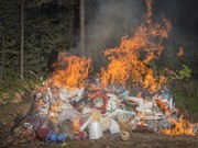 Kalau Tetangga Bakar Sampah, Lakukan Ini Biar Asap Tak Bikin Sesak