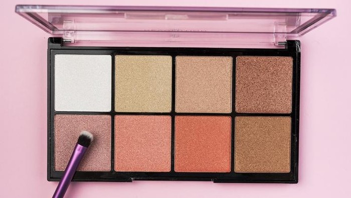 Ilustrasi eyeshadow palette/Foto: freepik.com/freepik
