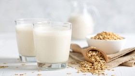 Apa yang Terjadi pada Tubuh Jika Minum Oat Milk Setiap Hari?