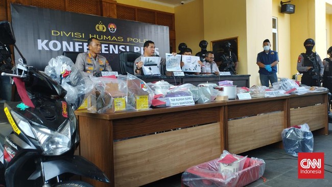 Juru Bicara Densus 88 Kombes Aswin Siregar menyebut aksi bom bunuh diri di Mapolresta Surakarta belum dilancarkan SU karena belum mendapatkan 'pengantin'.